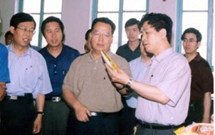 國家勞動和社會保障部部長、原山西省委書記田成平在沁州黃集團視察