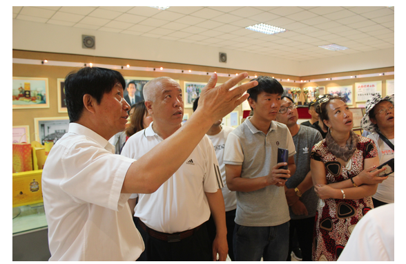 內蒙古喀喇沁旗農牧局組織“喀喇沁旗京蒙扶貧協作創業致富帶頭人培訓班實踐教學”學員20余人到我公司參觀學習